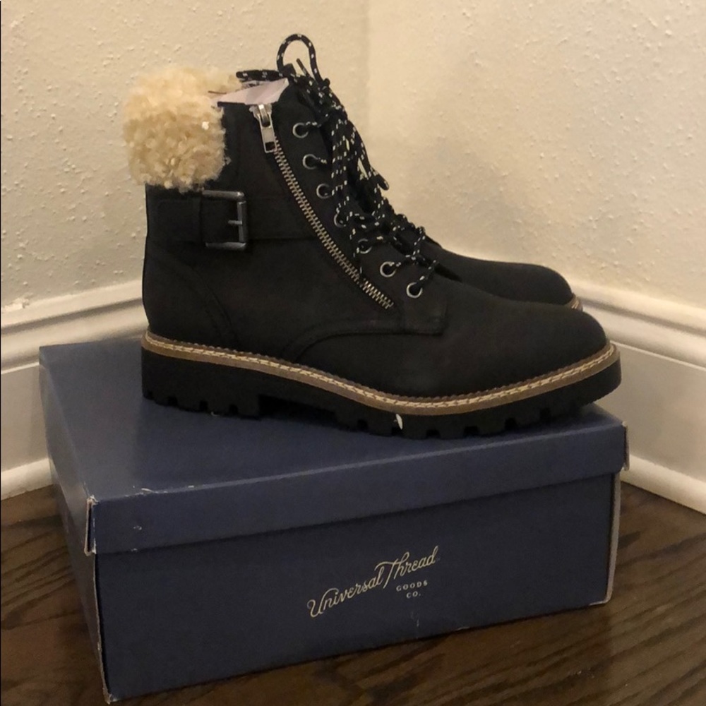 NIB universal thread Susan hiking boots black 11